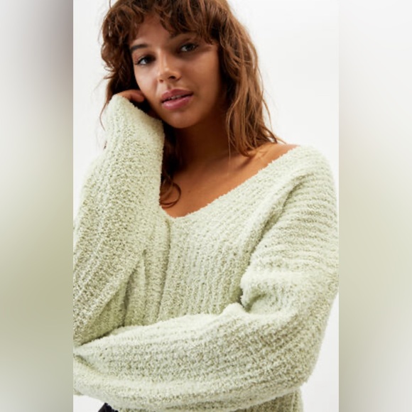 COPY - Kendall & Kylie Fuzzy Cropped Knit Sweater - Picture 3 of 7